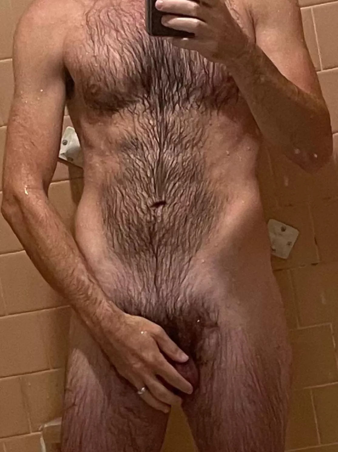 Hairy fit hung Jewish guy east coast dm me sc db5694