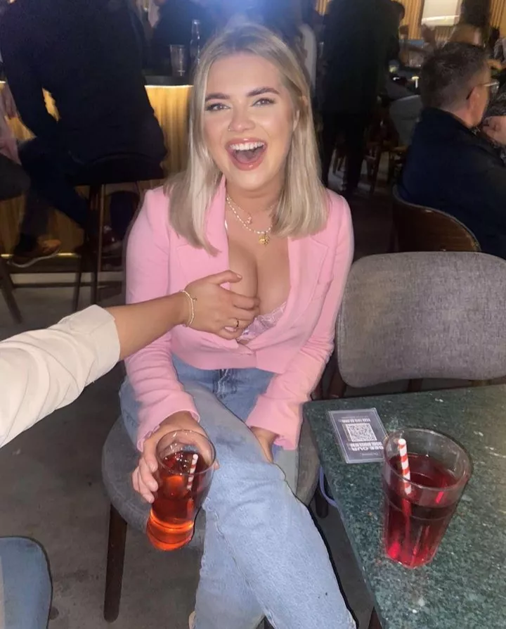 Her friend couldn't resist