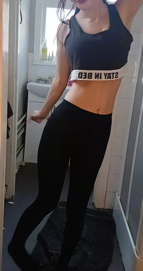 I am preparing to work out! anyone wanna be my gym partner? :3