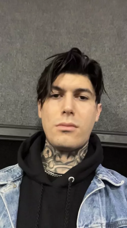 I promise I can smile LOL really tired and a bit dronk is all. Apex homies?