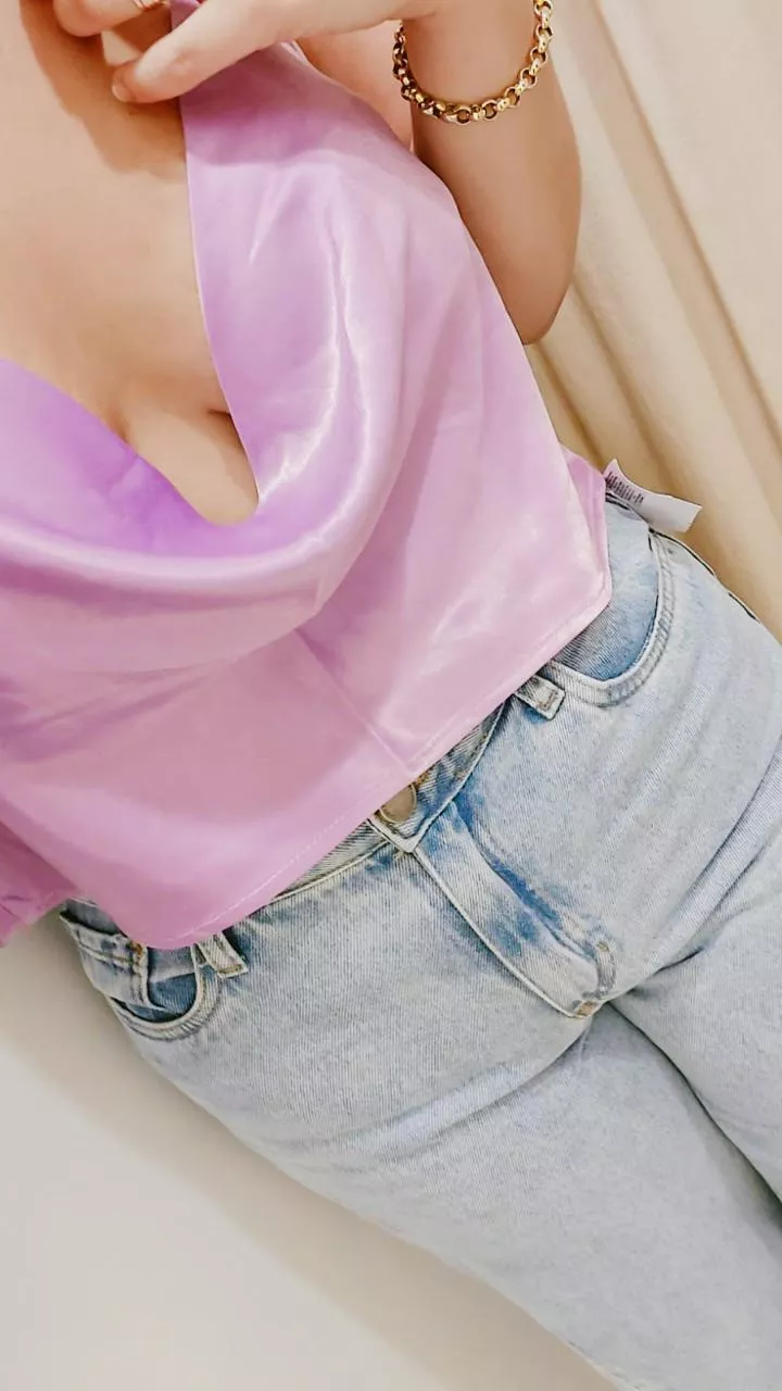 I was feeling naughty while trying on some clothes, so here’s a teaser for you 😈