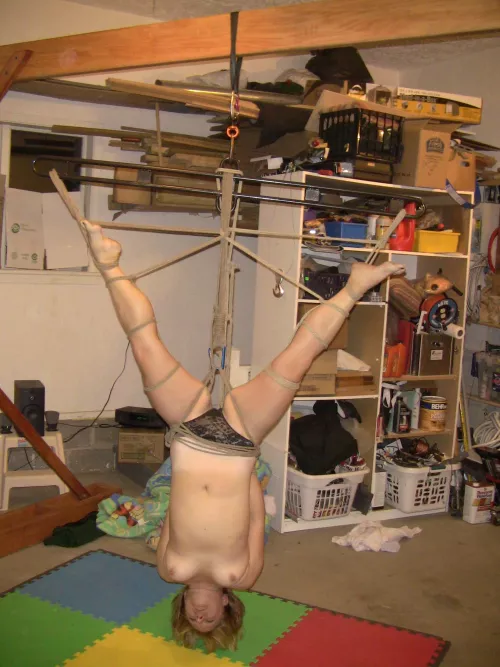 I was gifted this suspension bar by a generous and grateful husband whose wife loved my rope. So had to start playing on it....This is Tee inverted :)