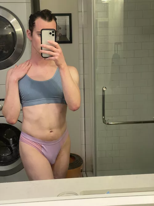 I wore pride colors to show myself off 🏳️‍⚧️ hope you like me 😘