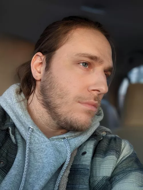 Impulsive ear piercing- pretty cute I'd say🔺