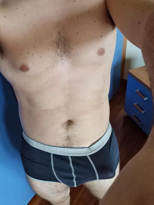 Is this italoan 25 yo welcone here ?