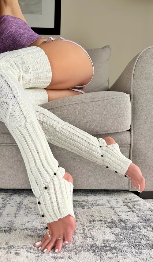 It’s a leg warmers day …