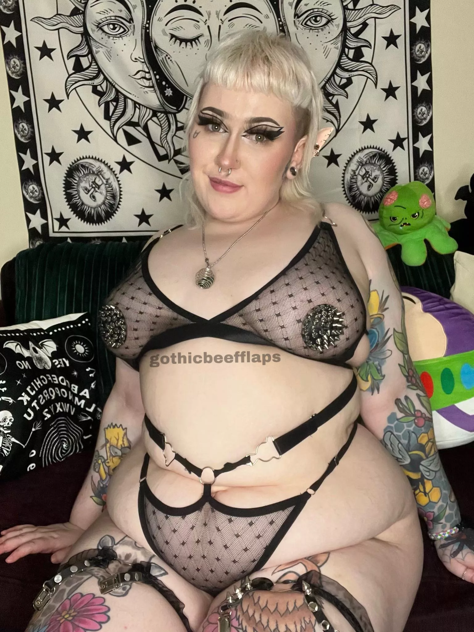 𖤐 kinky british gothic e-slut 𖤐 genital rates 🍆 𖤐 every hole is a goal on my page!😈 𖤐 squirter!💦 𖤐 hairy pussy 🐱 𖤐 sexting, JOI + more!🥵