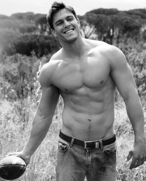 “Lee Thompson” …