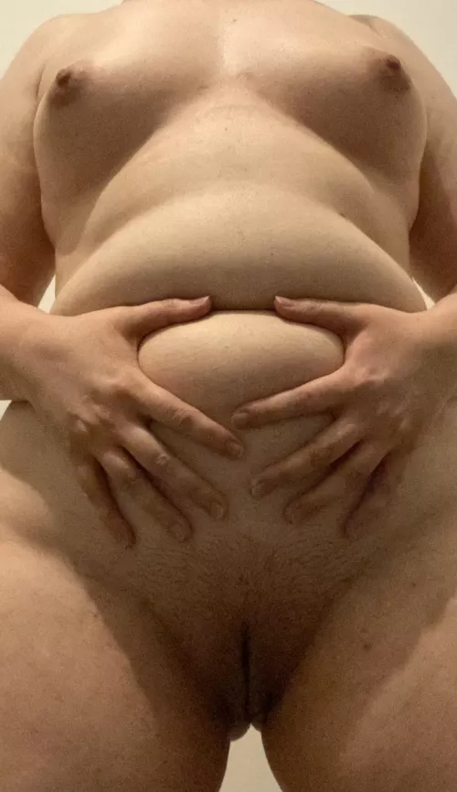 Lift my belly up 😜 your treasure awaits