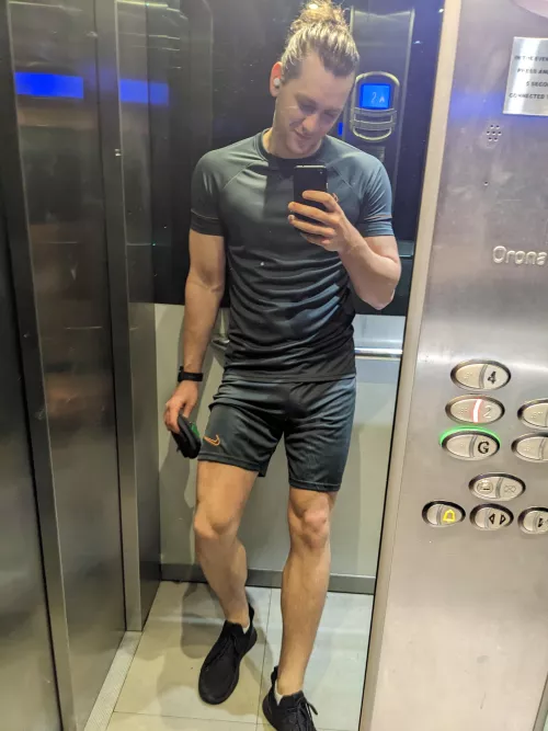 Lift selfies after gym 🤩