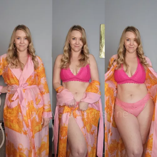 Little Humpday striptease [F49]