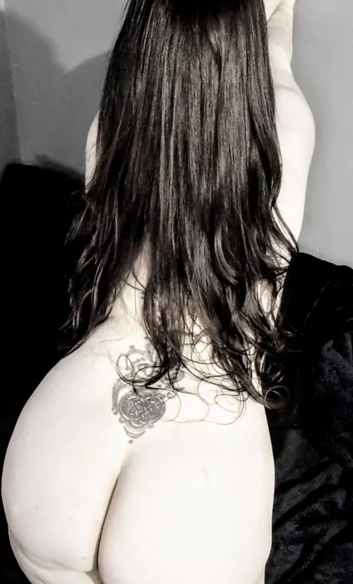 Long hair and curvy figure