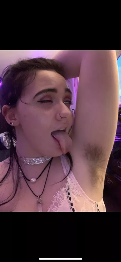 long tongue + long haired pits = 💦🤤