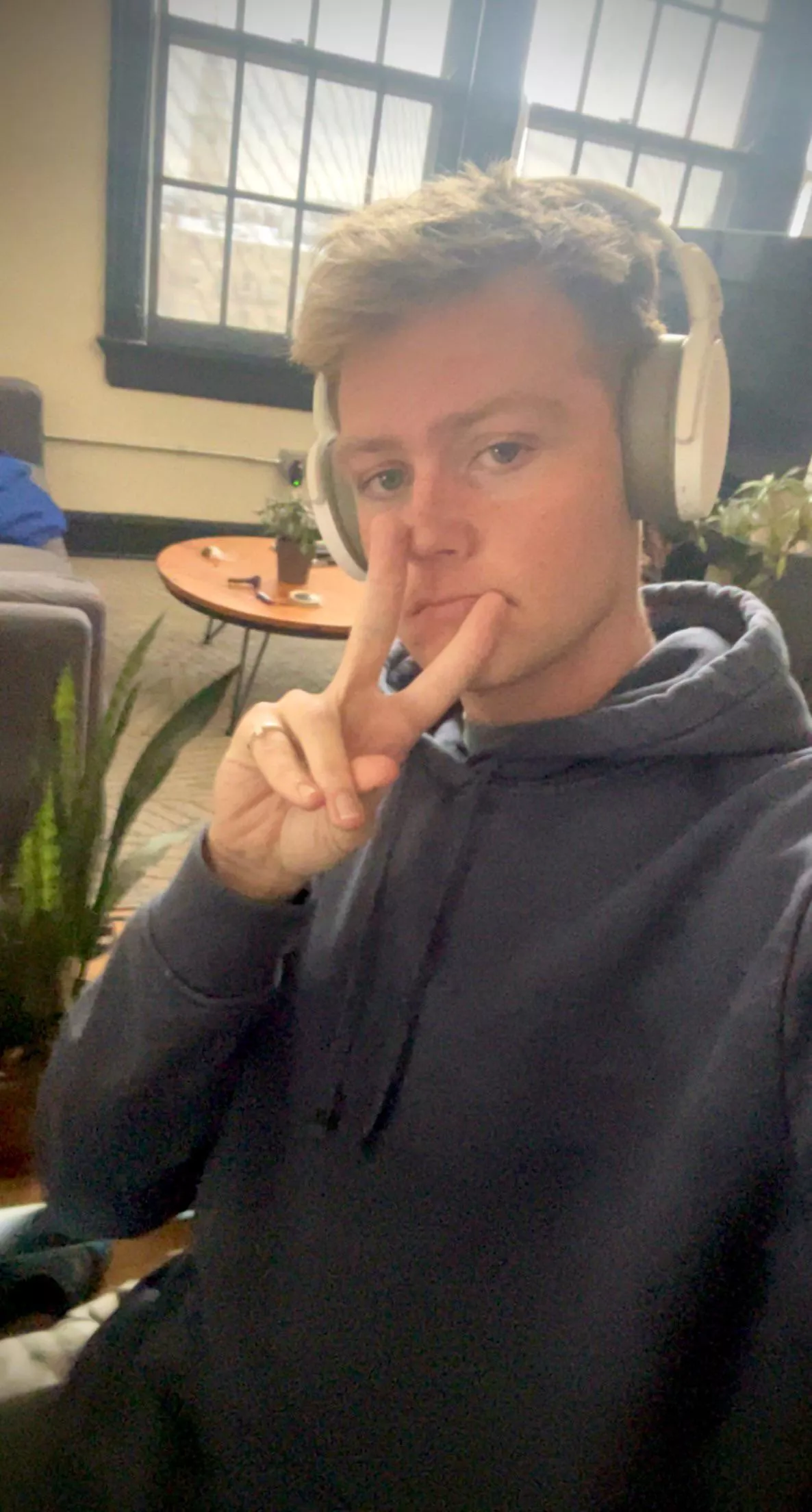 Loving my new ring that I ordered in a large size but it still only fit my pinky