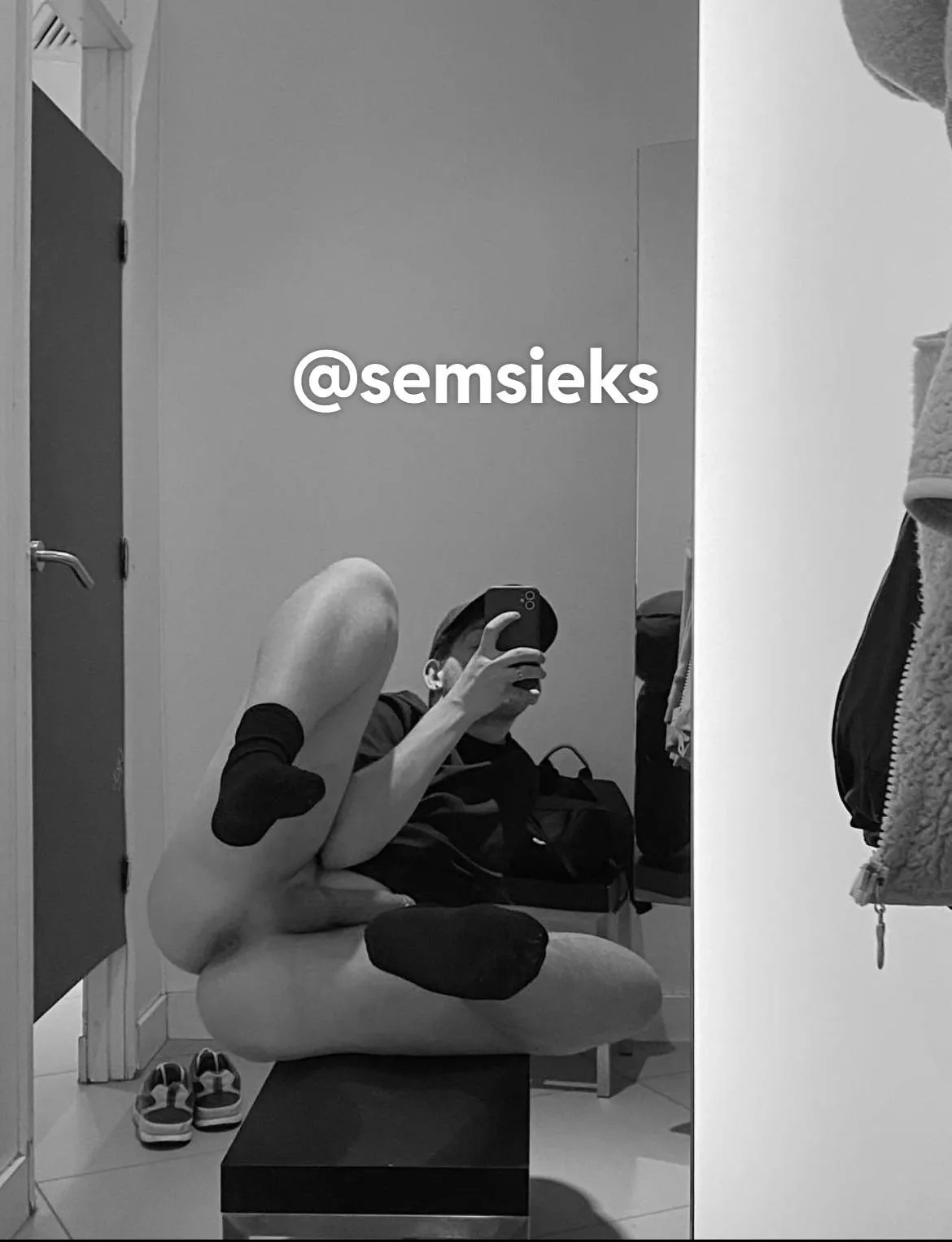 M 21 playing with my hole via video call @semsieks