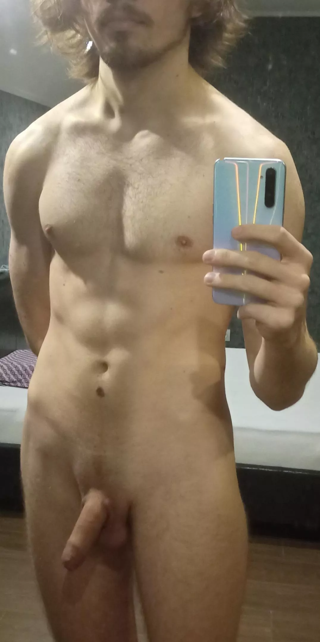 [M]19, 152 pounds (69 kg), 6,1 (186 cm) I have never been in a relationship so I’m not really confident with my body