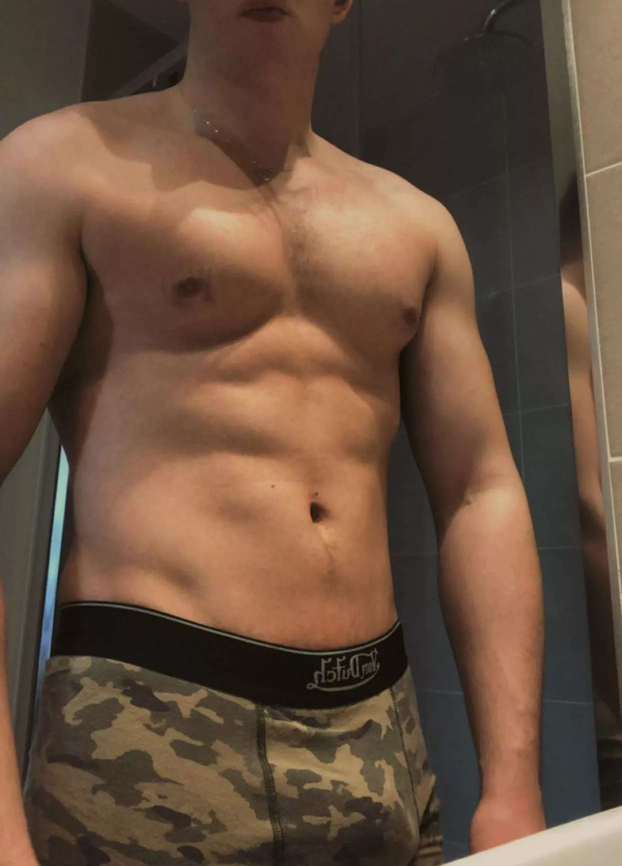 My bulge just waiting to explode out my boxers 😏