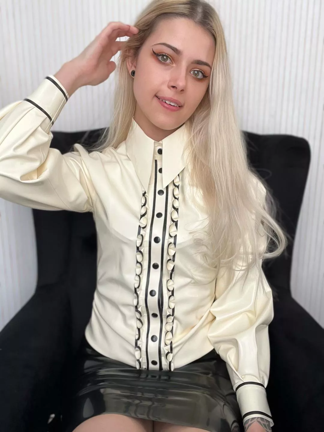 My favourite piece of latex is actually this blouse here😝