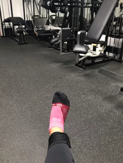 My little gym foot says hello 💨