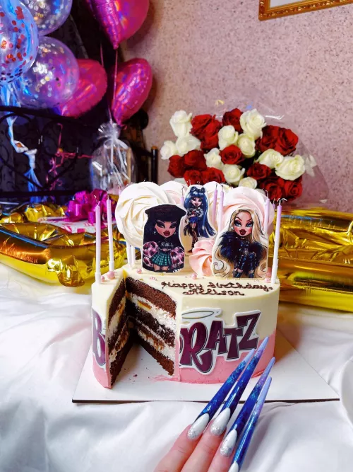 My long blue nails and cake