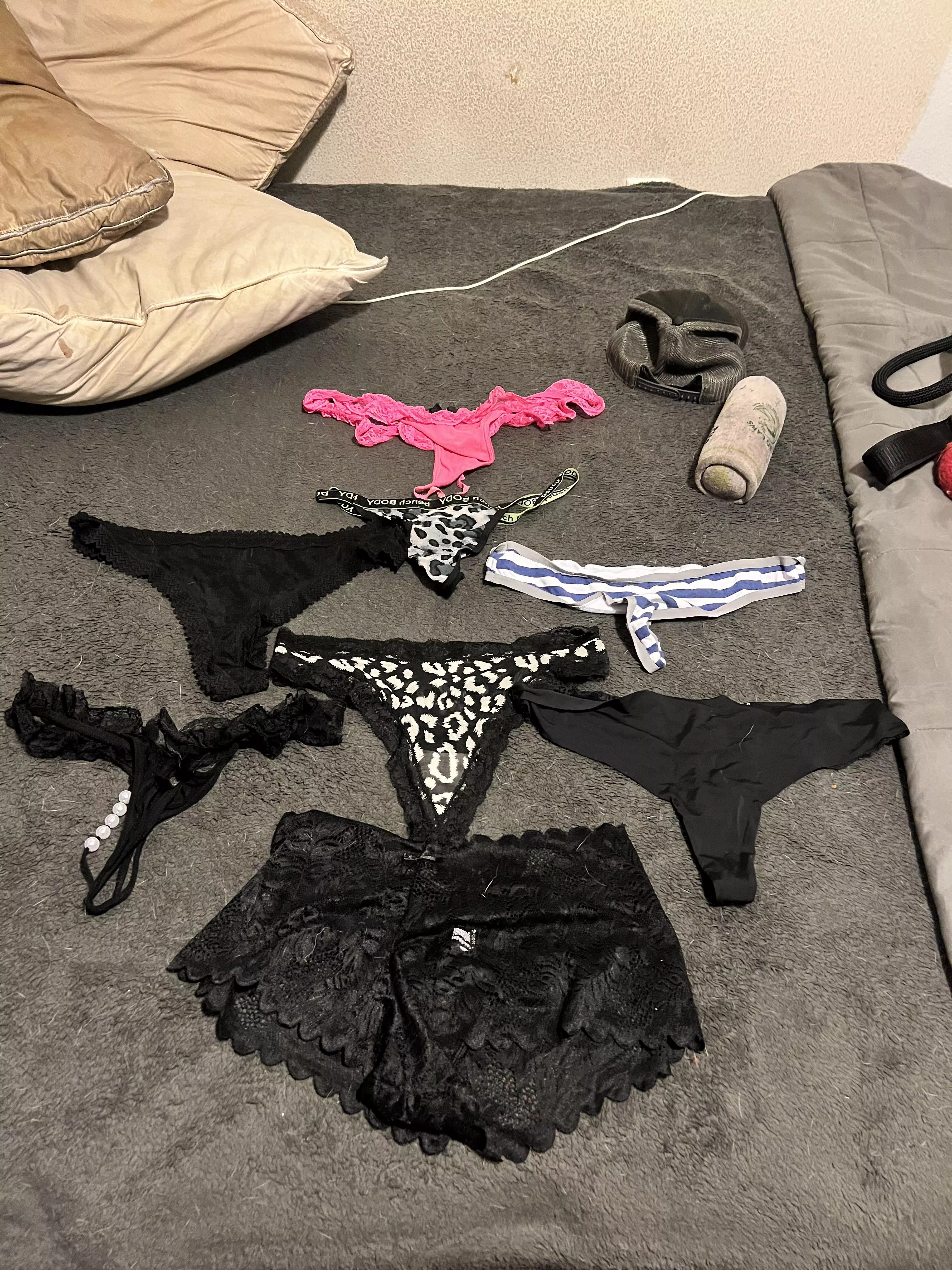 Pick,Top comment in an hour is what I wear & model for y’all