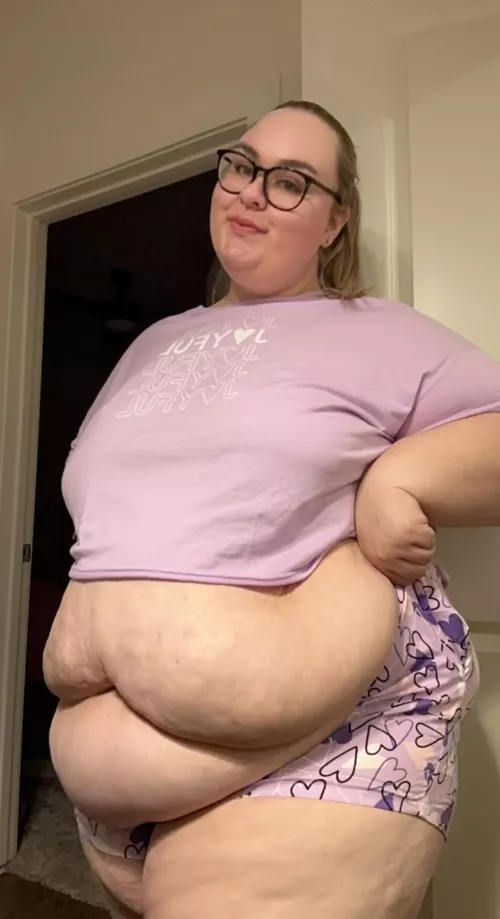 Play with my belly? 🥺