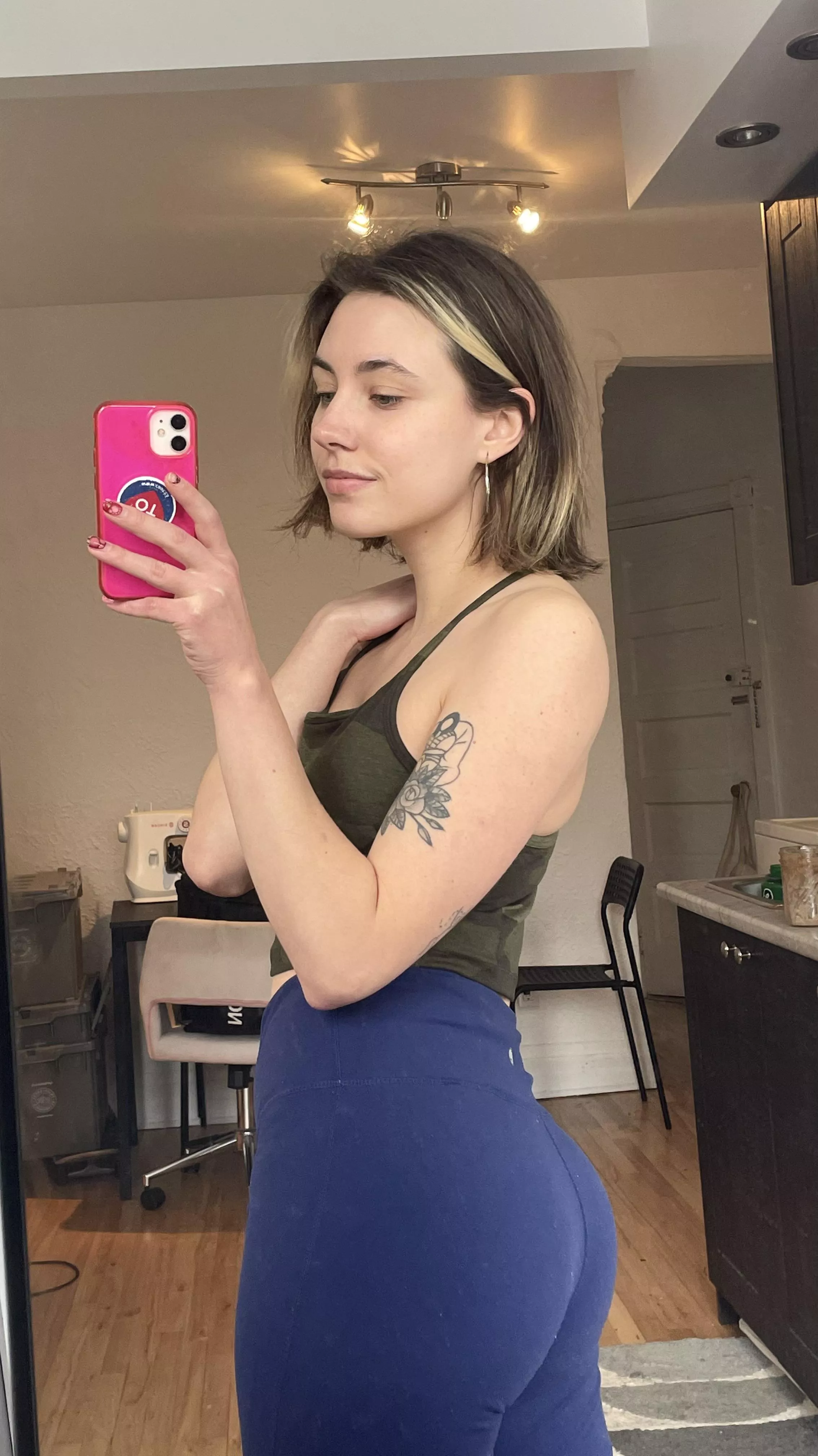 Post-home workout selfie (F) 😇