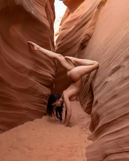 Practicing handstands helps strengthen me for bedroom activities 💪🏻