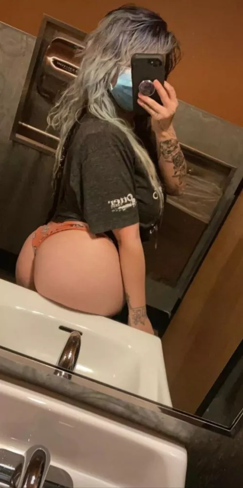 Quickie at work? 😳