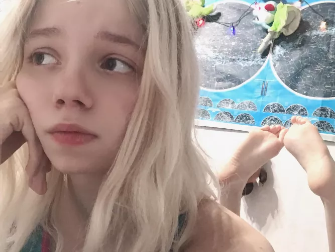 sad babygirl 🥺 how you cheer me up?