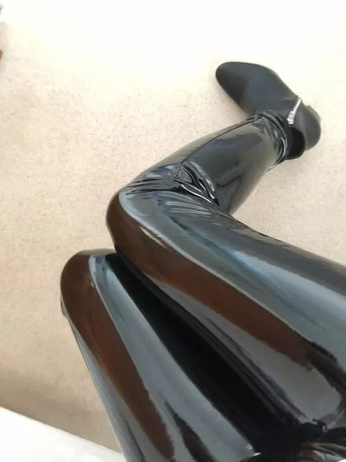 Shiny Legs - What Outfit or Poses I Post Next ?