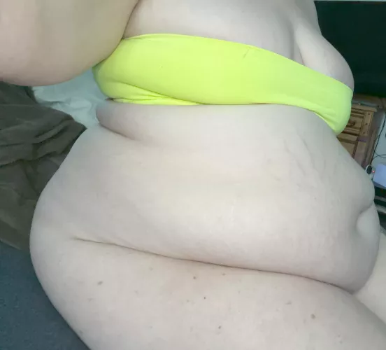 Sitting aROUND the house 🐷