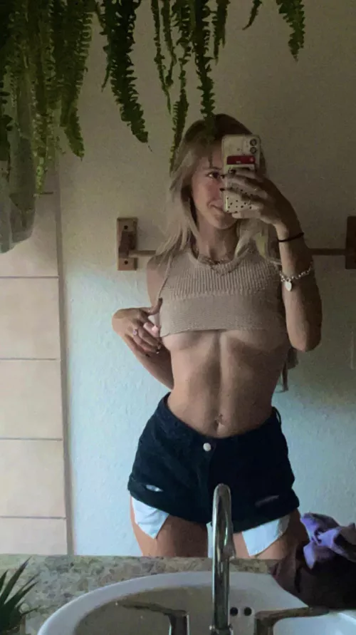Slight underboob