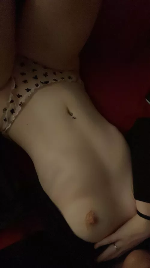 So lonely, I want to feel your hands on them