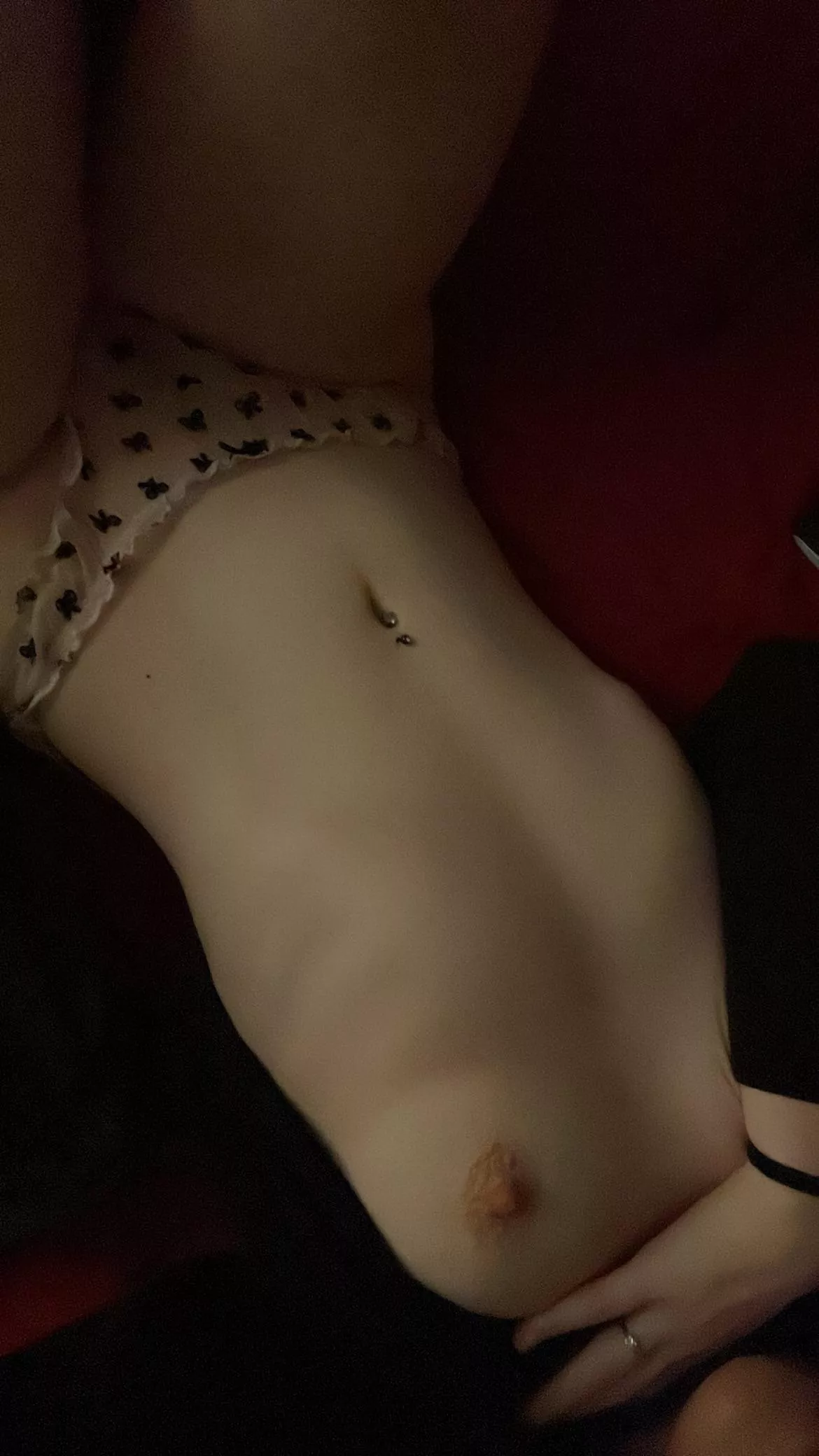 So lonely, I want to feel your hands on them