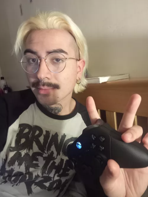 Someone to play genshin impact? :3