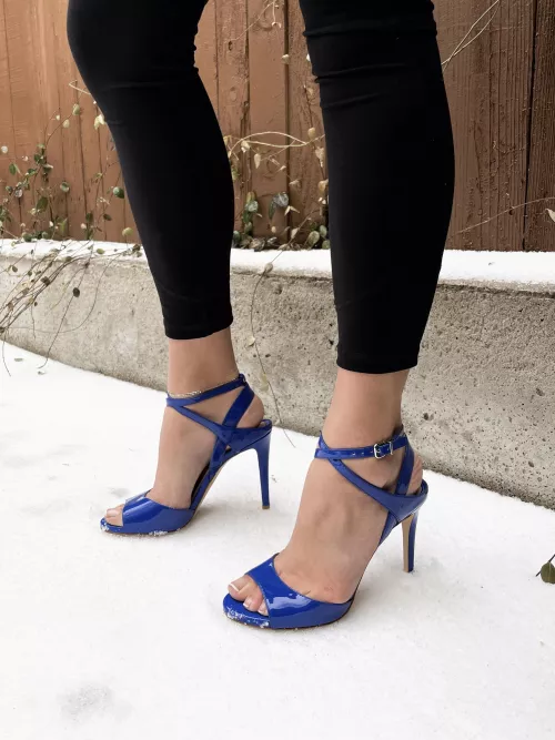 Sun or snow, heels are a must