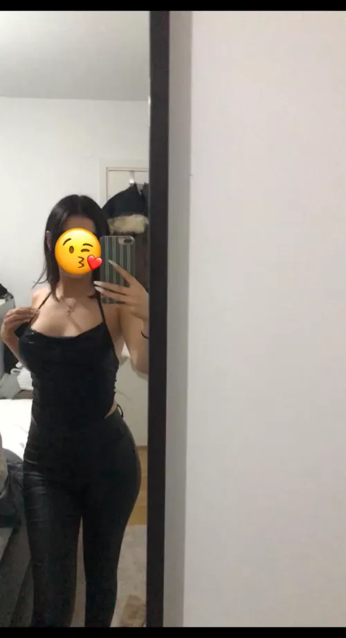 Vem vill se vad som finns under? 😘💦Checka min bio för mer💋