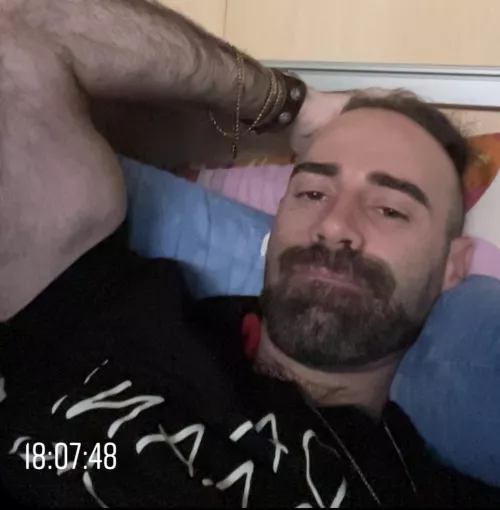 Wassup bros ? Anyone wanna keep me company?