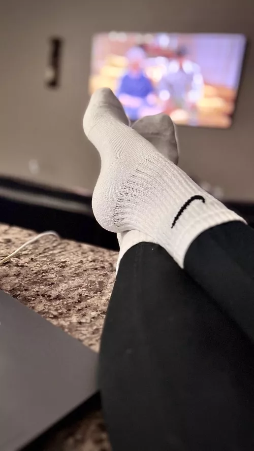 We can get wild jaja. This Latina likes to have fun in socks too 🖤