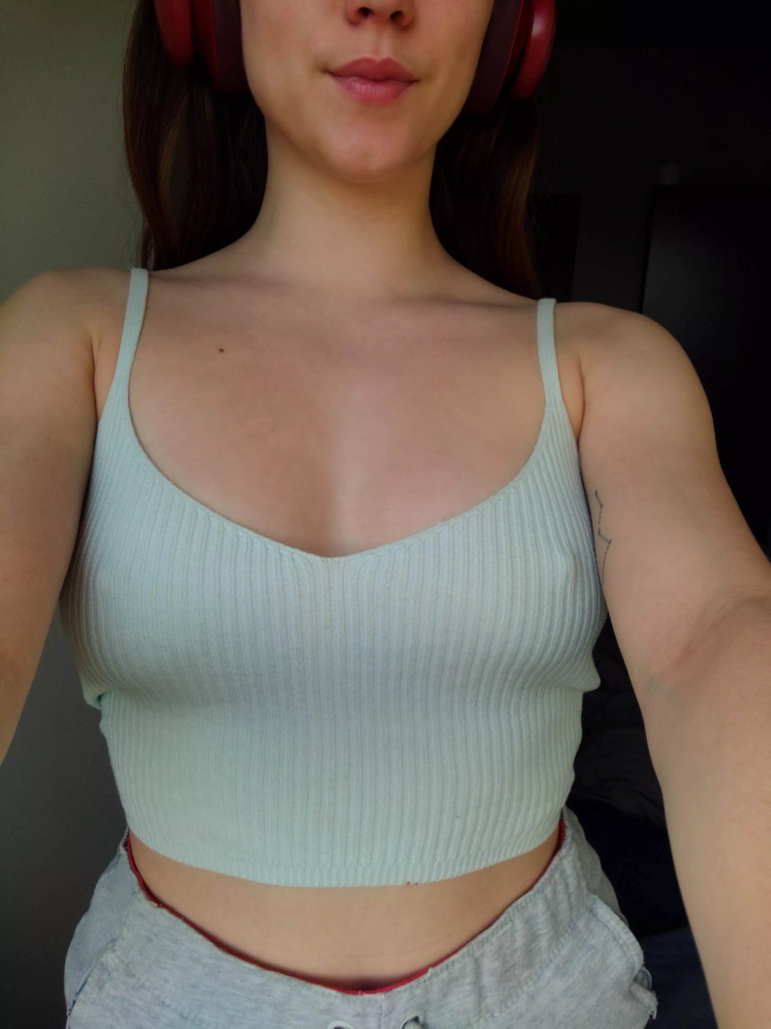 Wearing my com[f]y lounge wear today 😋