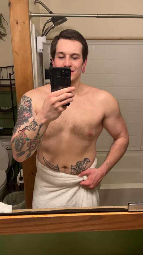 Who wants me to drop my towel 😏