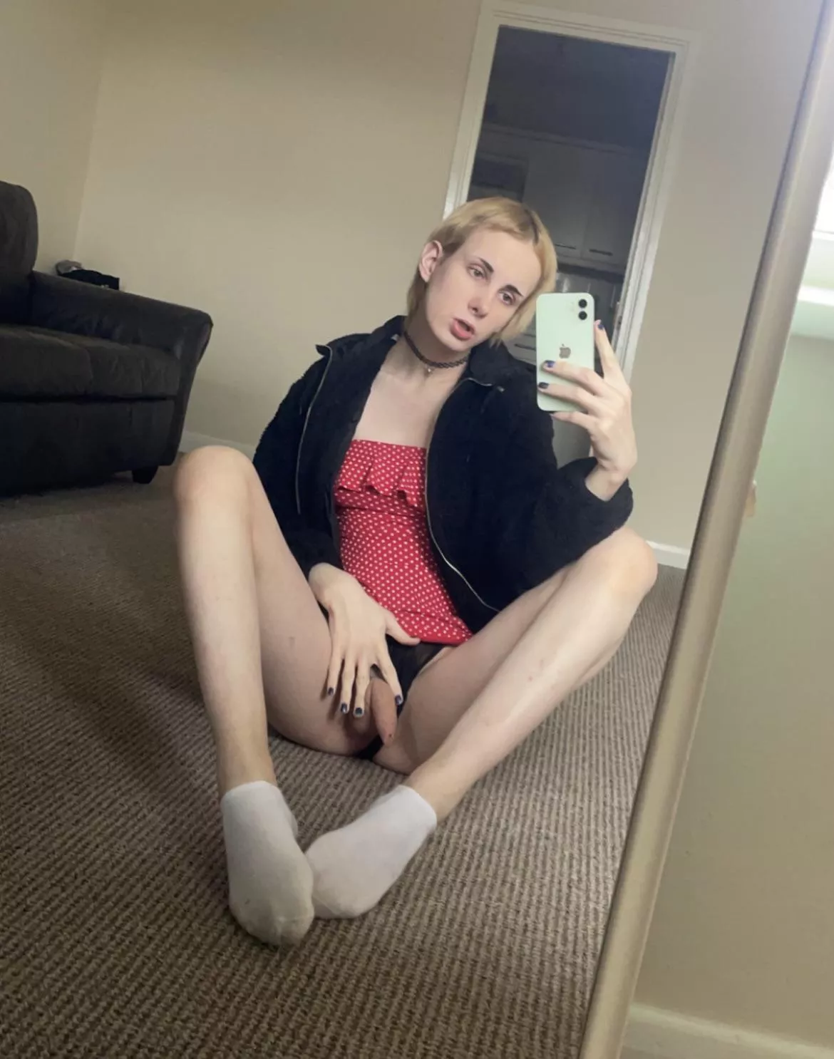 Worship my feet you beta male 👅