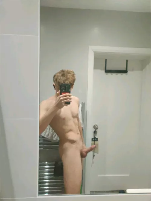 19yo virgin - looking for a daddy
