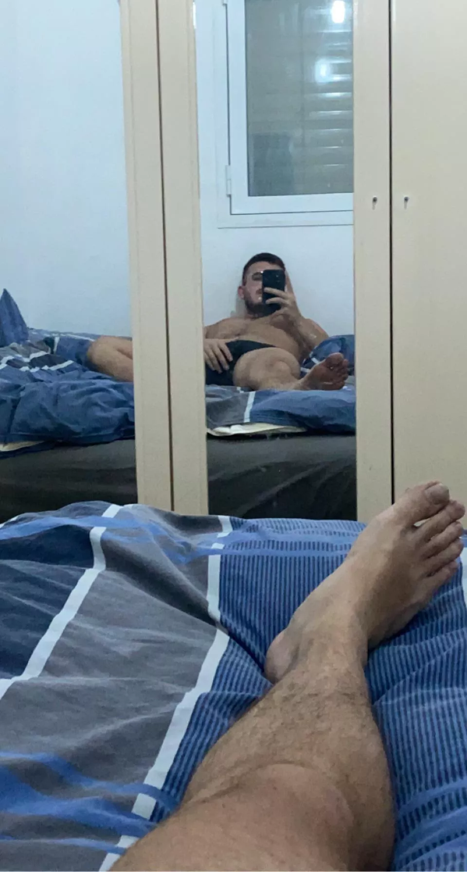 22 bottom, super horny, lemme see some 18-24 fit tops ;) mabmas22