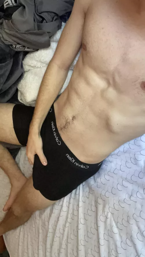 22 hung college bro looking for fit guys to jerk off with ;) 18-26 @jack23tyson