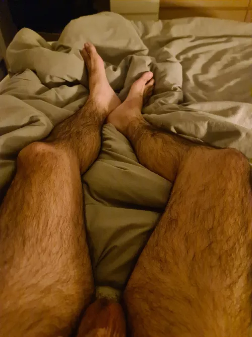 32m. DM me if you like hairy legs