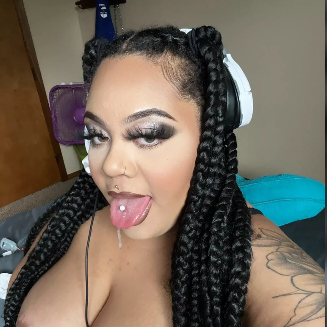 a pic for my nerd gamers cuz I love y'all demonhoneyyy