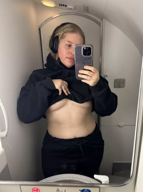 Airplane bathroom fun ✈️