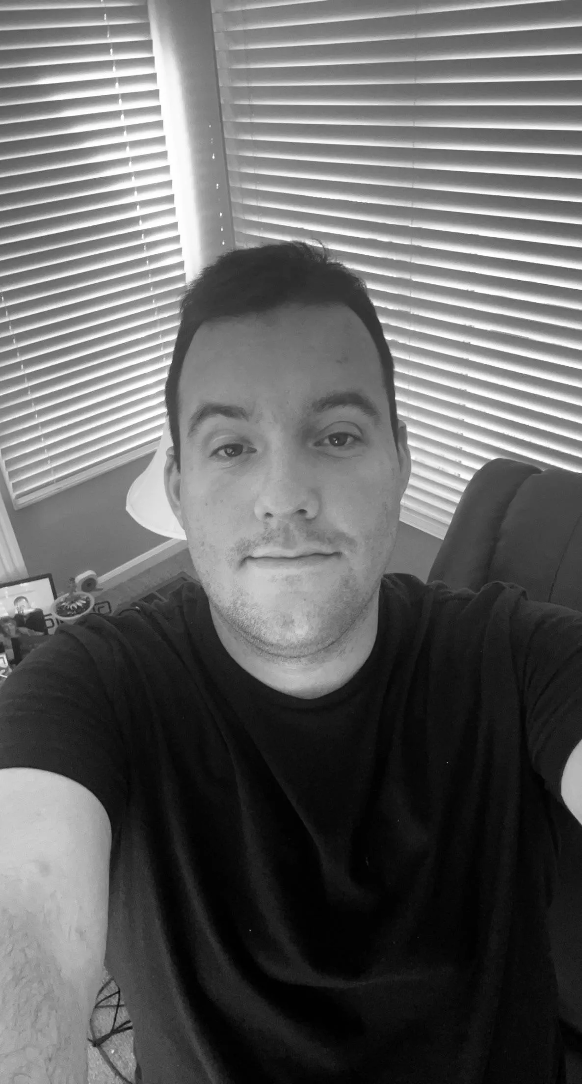 Anybody here think I’m attractive? I’ve been struggling a lot lately but I’m finally to feel more confident in my own skin. 🥰🙈